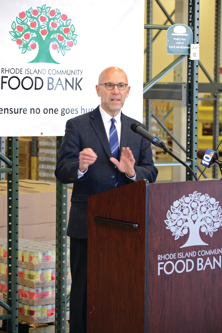 GIVING THE DETAILS: Andrew Schiff, executive director of the Rhode Island Community Food Bank. (Warwick Beacon photo)